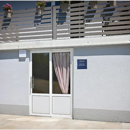 Family Studio Apartman Karlovac Exterior photo